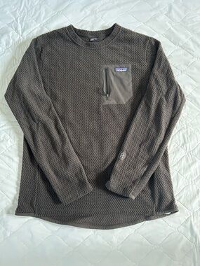 Patagonia Black R1 Air Fleece Crewneck . Lightweight and quick drying.
